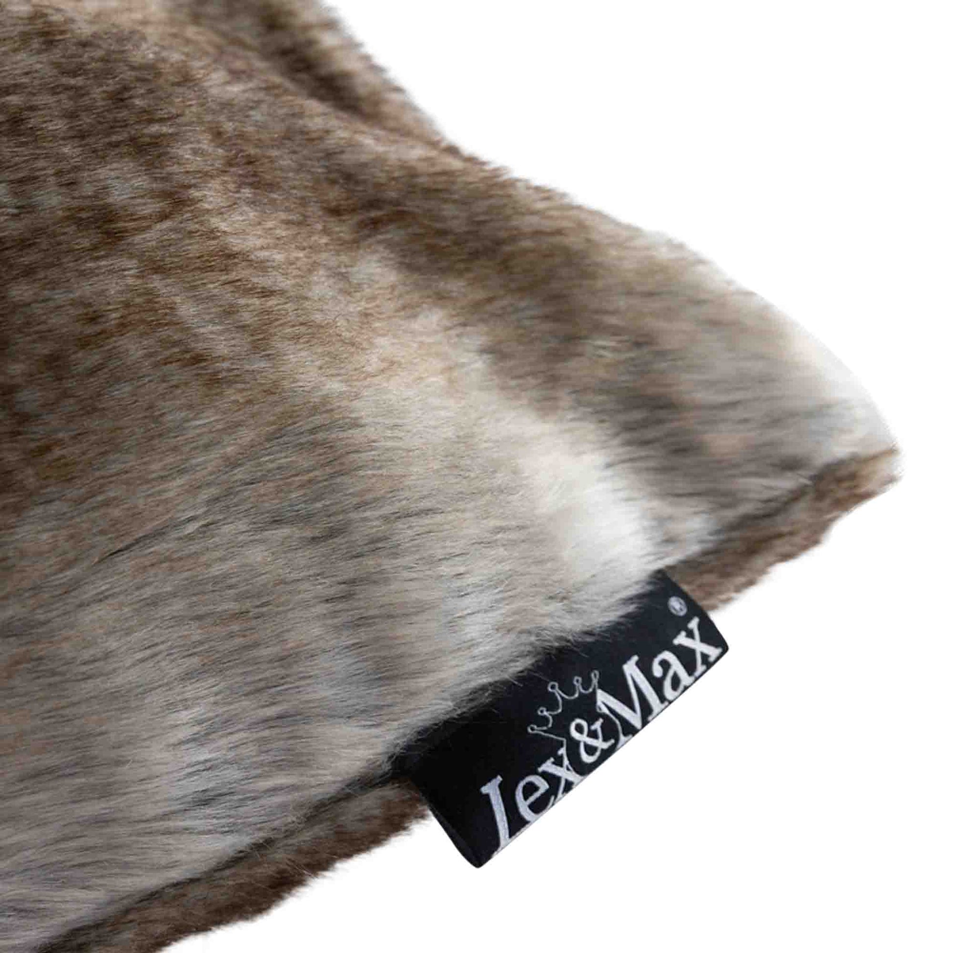 Close-up van zacht hondenkussen van imitatiebont