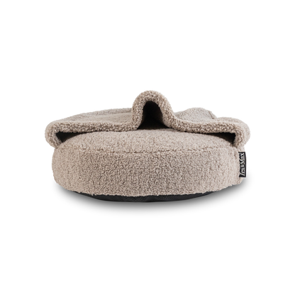 Ronde hondenmand van beige teddystof met vastgenaaid dekentje